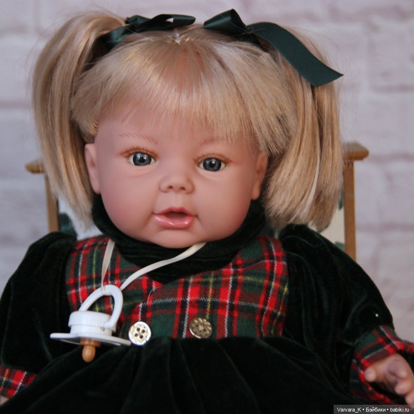 Мягконабивная кукла Rauber Карла в зеленом платье, (фото 4)