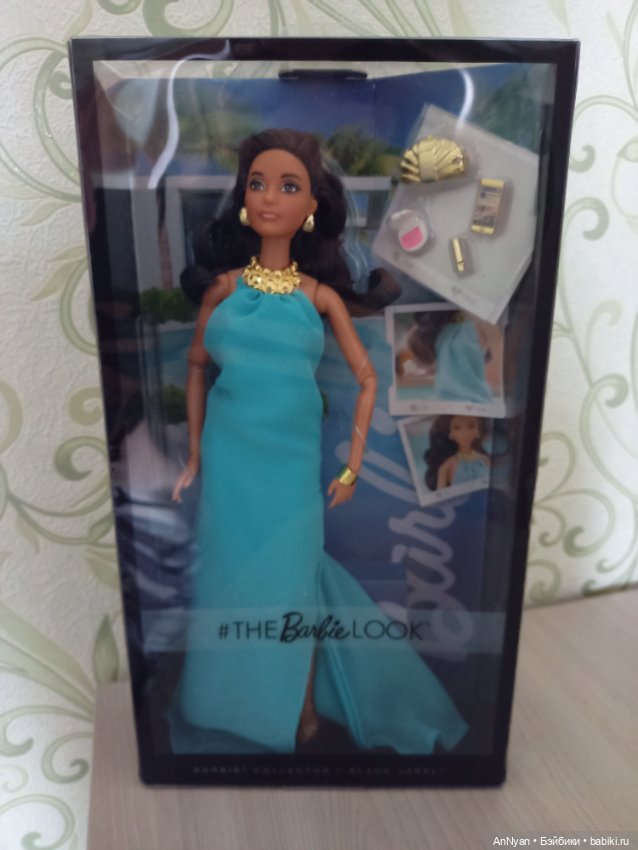 Barbie look pool chic — Игровые куклы
