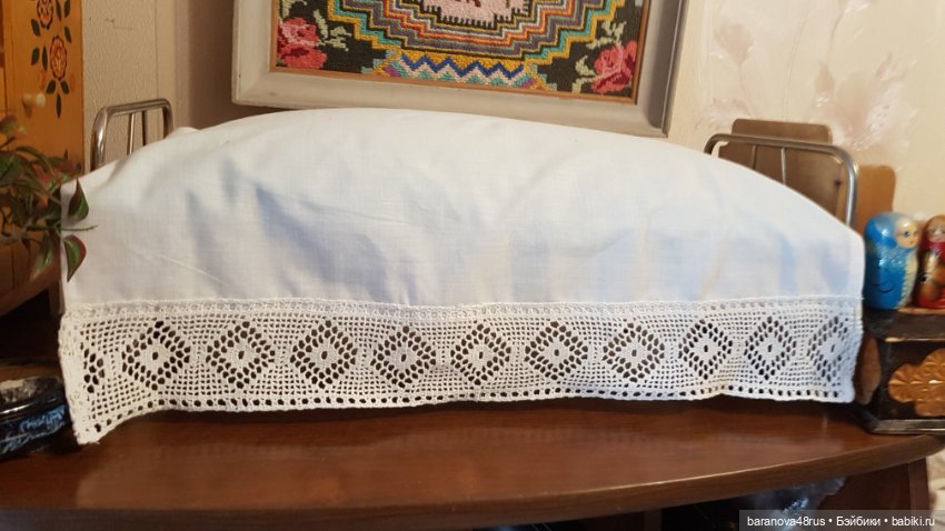 Убранство для кукольной кроватки из антикварных материалов
