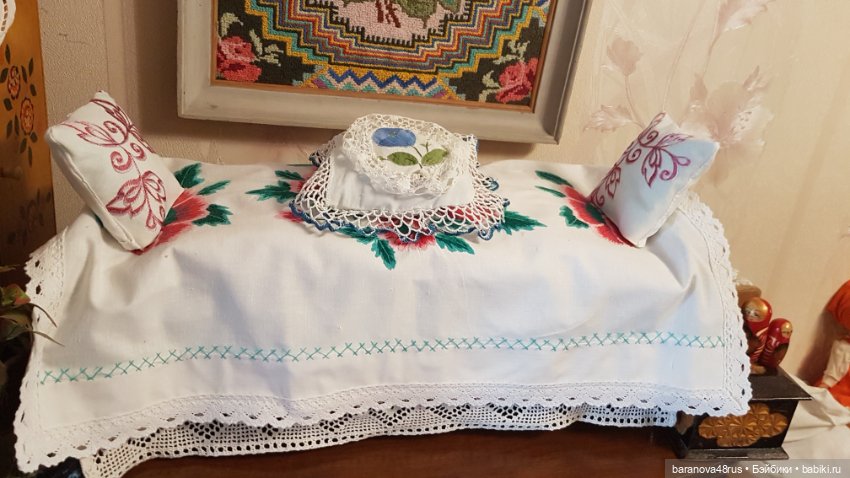 Убранство для кукольной кроватки из антикварных материалов (фото 6)