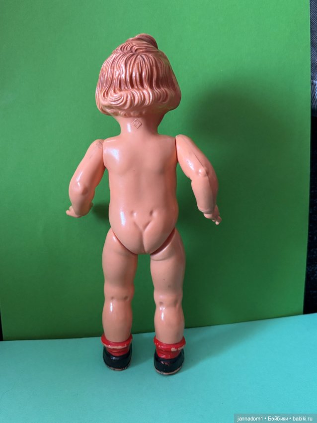 Куколка Milon Gehler с рельефными волосами в красном платье, высота 22 см (фото 6)