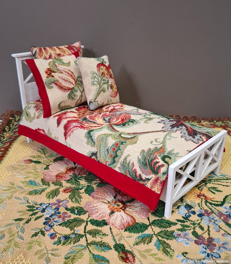 Кроватка с матрацем и постельный бельём