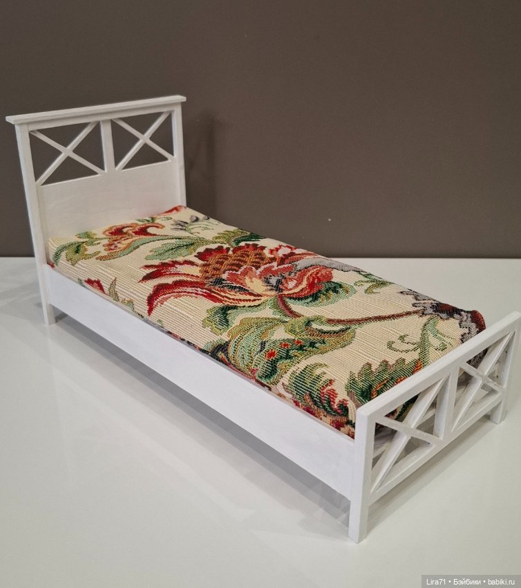 Кроватка с матрацем и постельный бельём (фото 6)