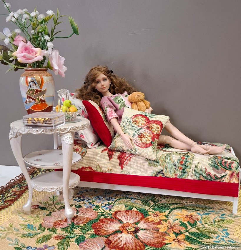 Кроватка с матрацем и постельный бельём