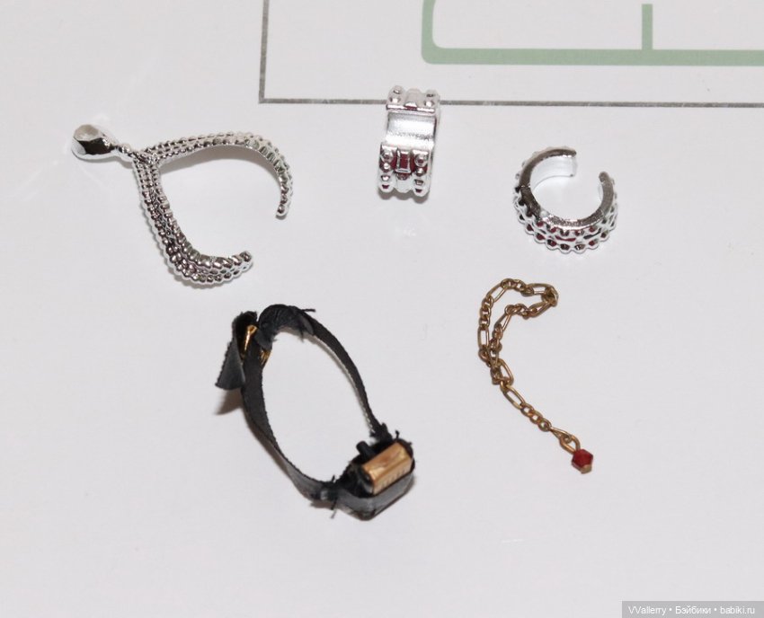 Сборный лот аксессуаров — Украшения и очки для кукол