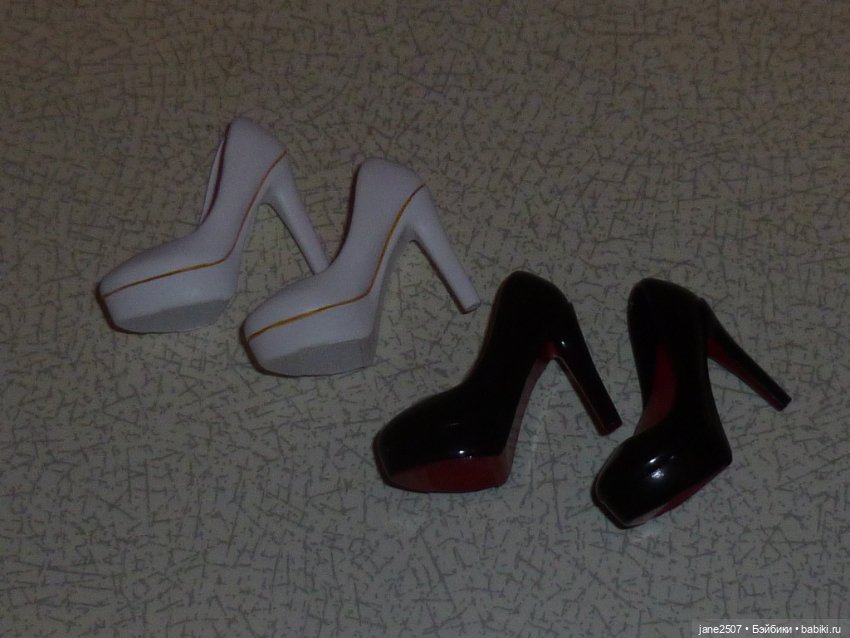 Лот обуви для Phicen и кукол с большой стопой (3.5 см) - туфли черные и белые - новые