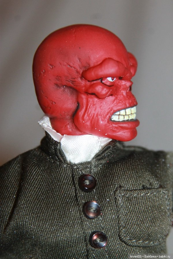 Шарнирный Red Skull компании Toy Biz (фото 6)