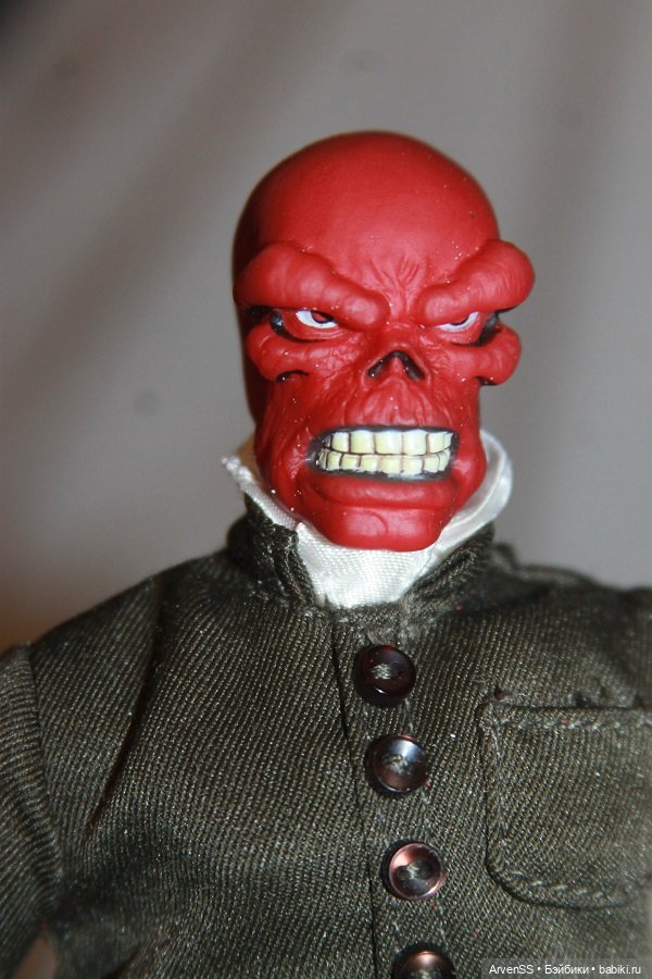 Шарнирный Red Skull компании Toy Biz (фото 5)