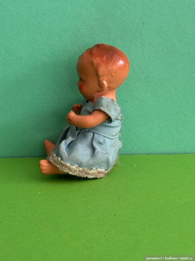 Керамический пупсик Hertwig с рельефными волосами, высота 9 см (фото 2)