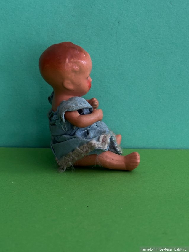 Керамический пупсик Hertwig с рельефными волосами, высота 9 см (фото 4)