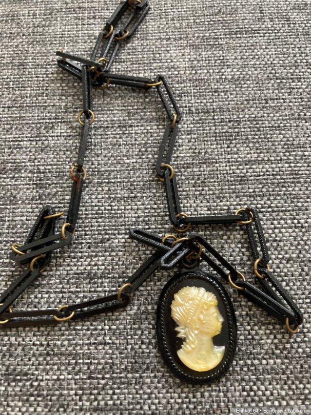 Кулон Камея винтаж 60- е годы, аксессуар для кукол