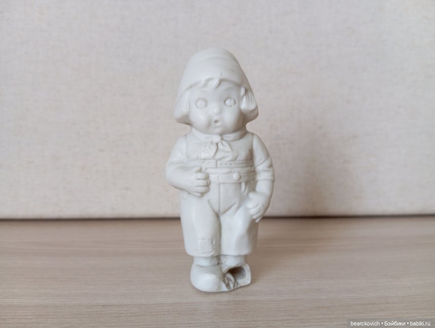 Антикварная фарфоровая куколка Гуглик