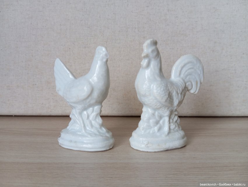 Пара антикварных фарфоровых статуэток "Курочка с петушком"