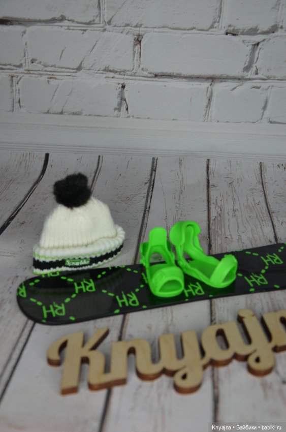 Шапка и доска для сноуборда Rainbow high (фото 3)