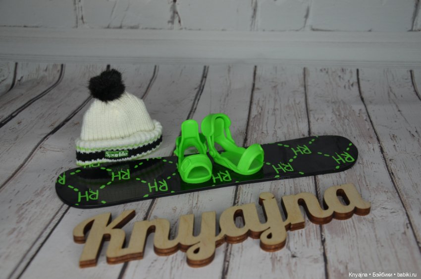 Шапка и доска для сноуборда Rainbow high