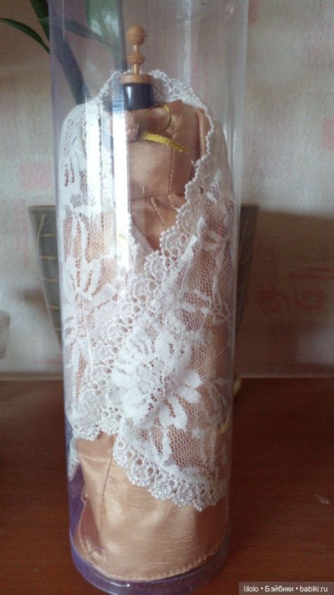 Манекен в платье Викторианской эпохи