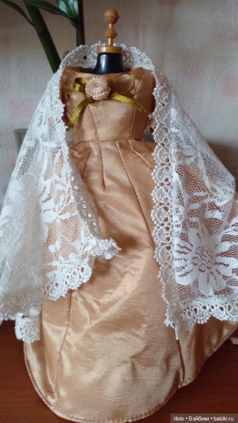 Манекен в платье Викторианской эпохи (фото 2)