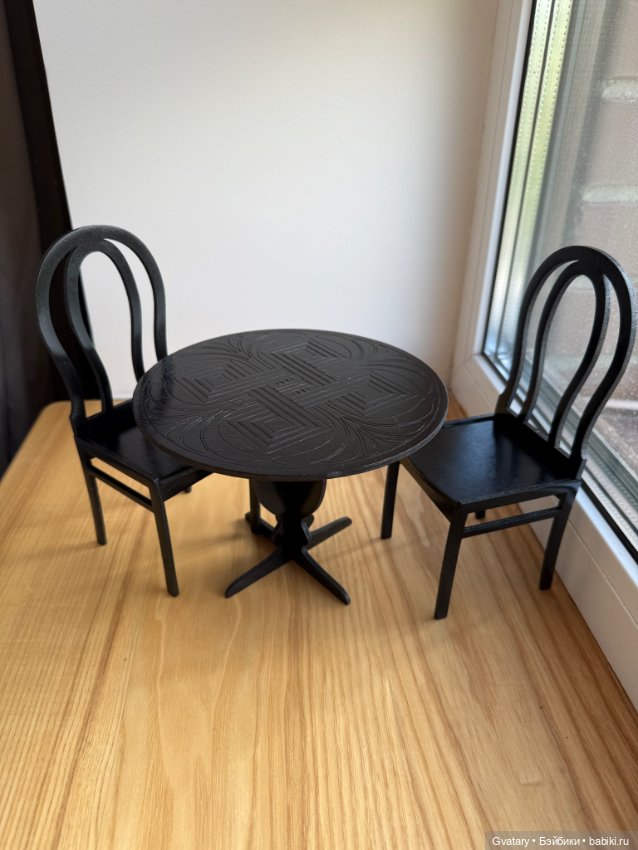 Стол и стулья 1/6 — Кукольная мебель