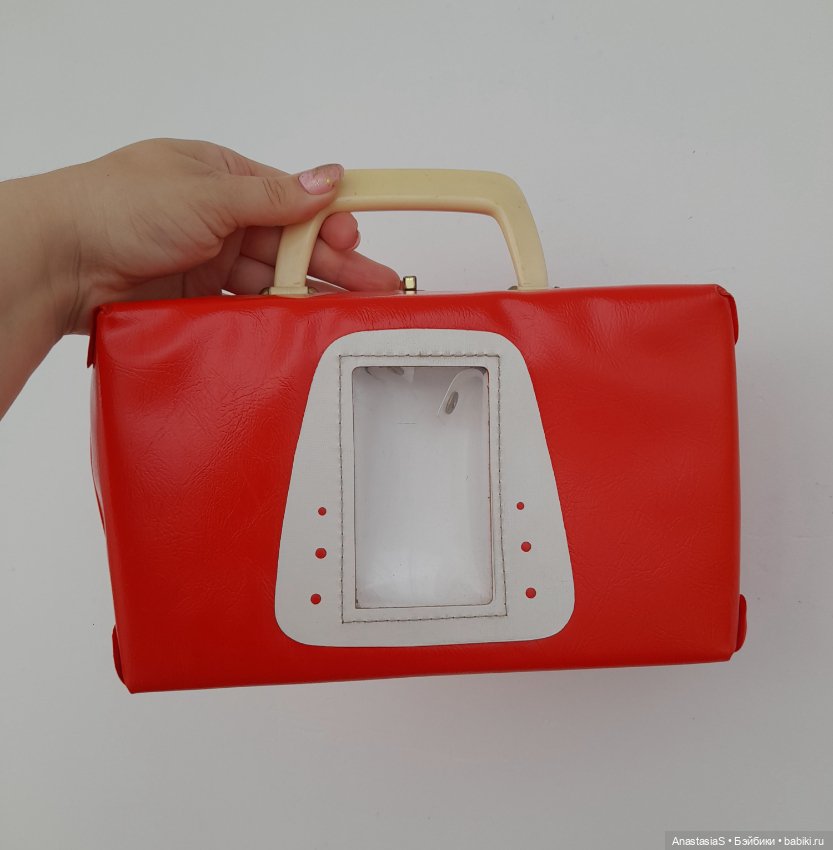 Винтажный чемоданчик ГДР,с окошком для пупсика