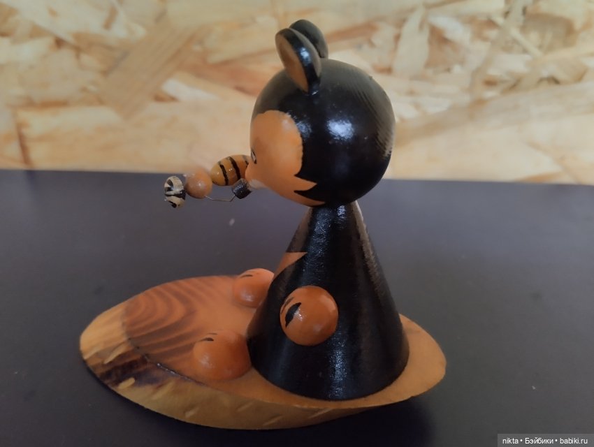 Деревянная игрушка СССР Мишка с пчелкой (фото 3)