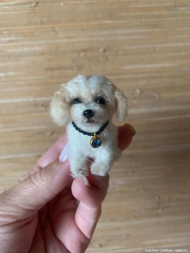 Маленькая реалистичная собачка