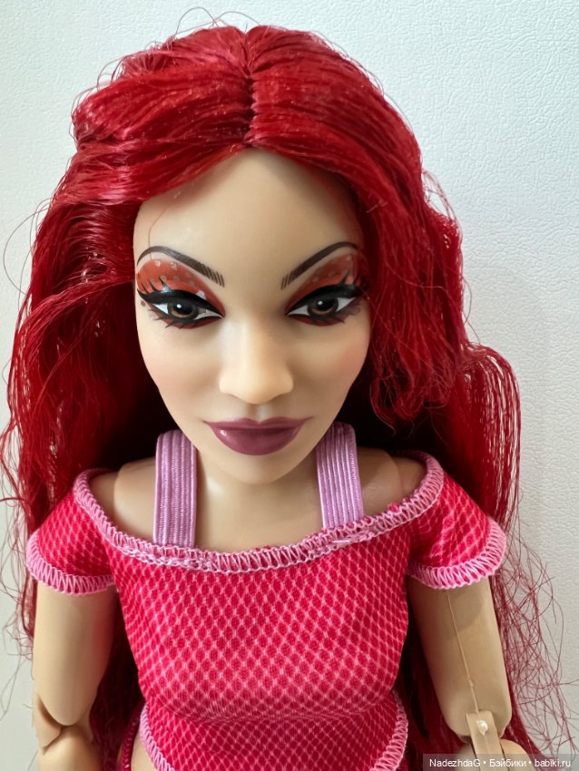 Голова красной королевы на теле Барби йоги (фото 9)