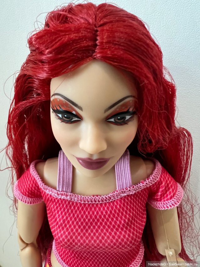 Голова красной королевы на теле Барби йоги (фото 4)