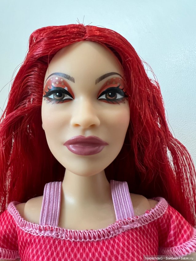 Голова красной королевы на теле Барби йоги (фото 2)