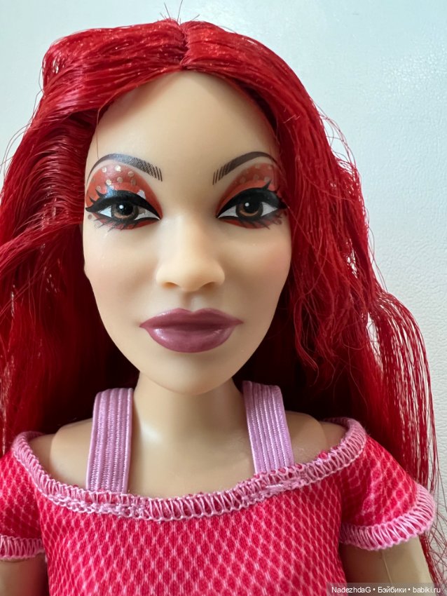 Голова красной королевы на теле Барби йоги (фото 6)