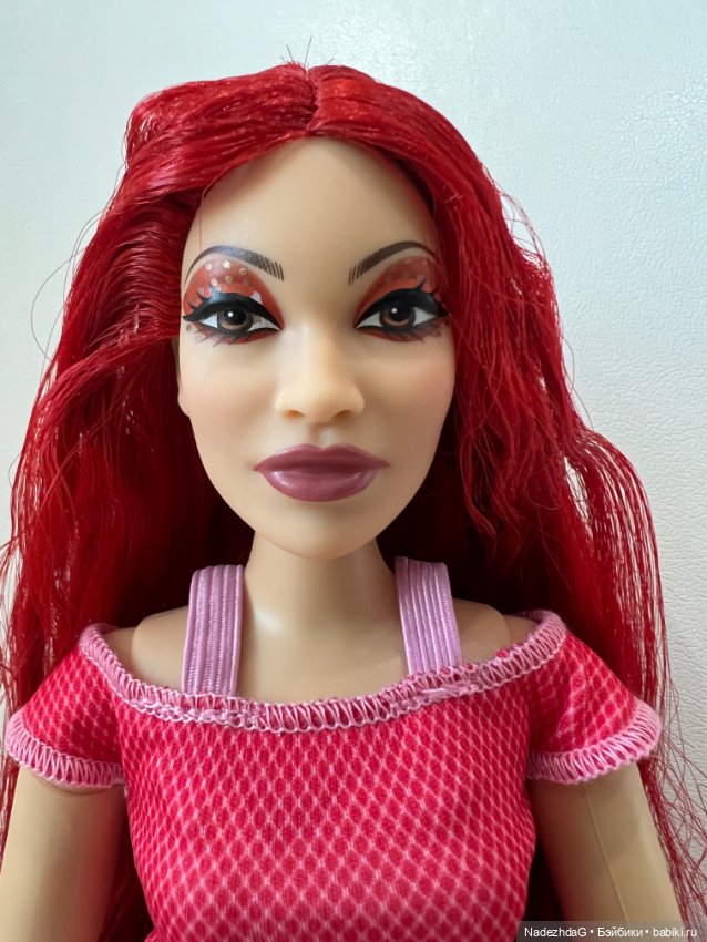 Голова красной королевы на теле Барби йоги (фото 5)