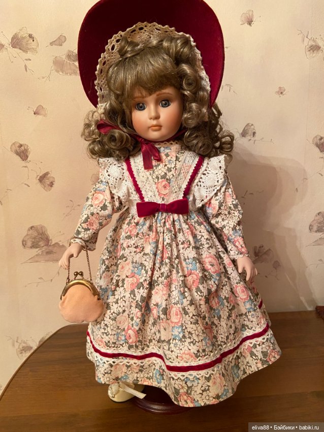 Фарфоровая барышня с сумочкой