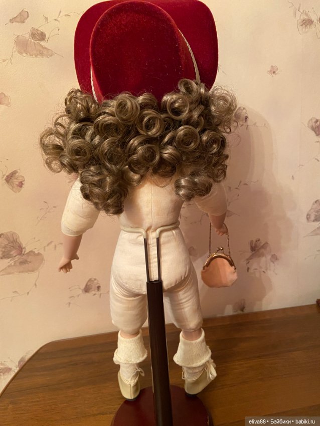 Фарфоровая барышня с сумочкой (фото 7)