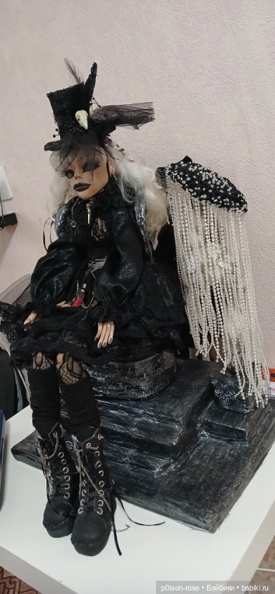 Авторская кукла готичная Алиса в тёмном зазеркалье (фото 2)