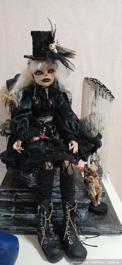 Авторская кукла готичная Алиса в тёмном зазеркалье (фото 4)