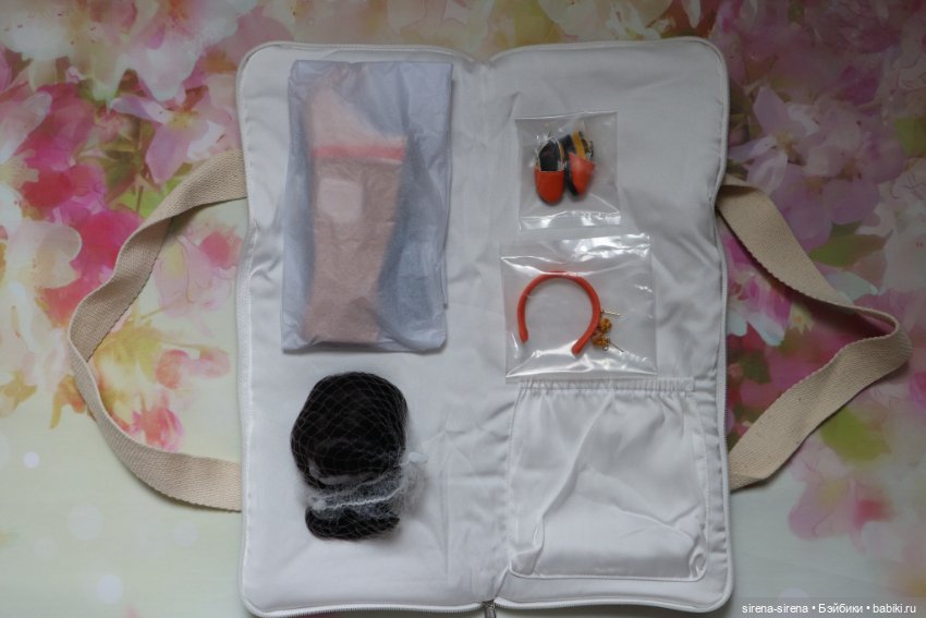 Аутфит, парик, сумочка от мини Тен Пинг от Руби Ред 20 см