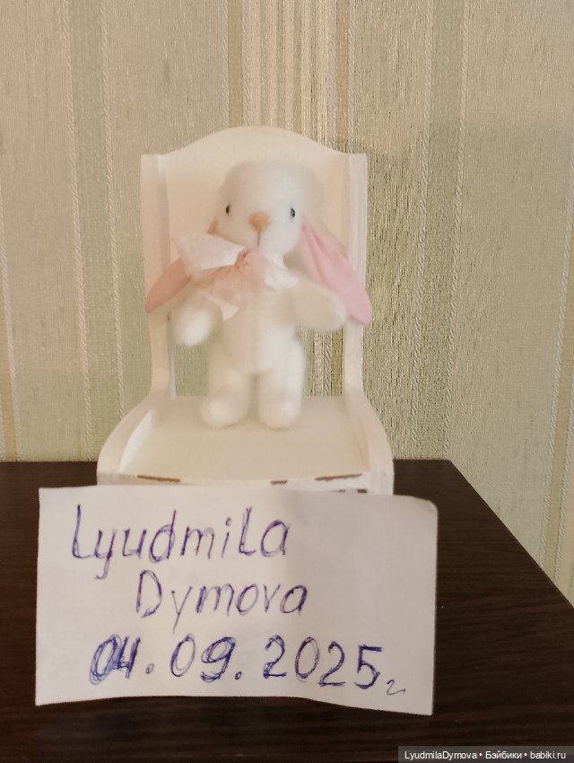 Зайчик 10 см — Аксессуары для кукольных фотосессий (фото 2)