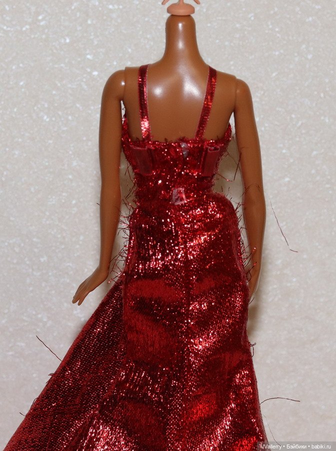 Платье 2017 Holiday Barbie б/у (фото 2)