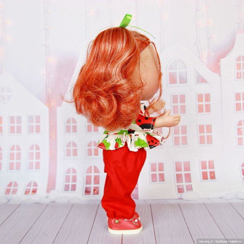 Кукла Мия Nines D Onil в красном комплекте, 30 см (фото 7)