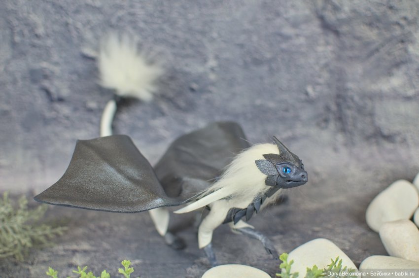 Серебристо-белый дракон — Авторские игрушки (фото 7)