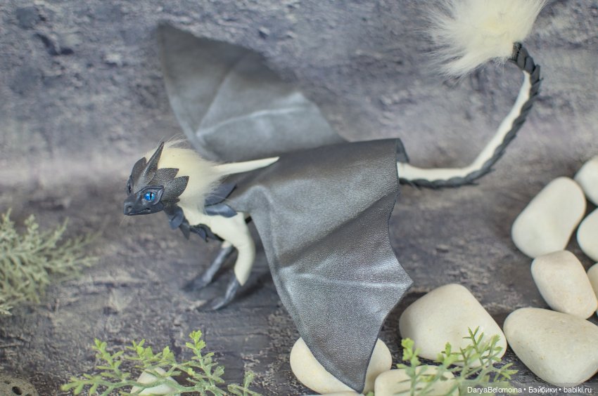 Серебристо-белый дракон — Авторские игрушки (фото 9)