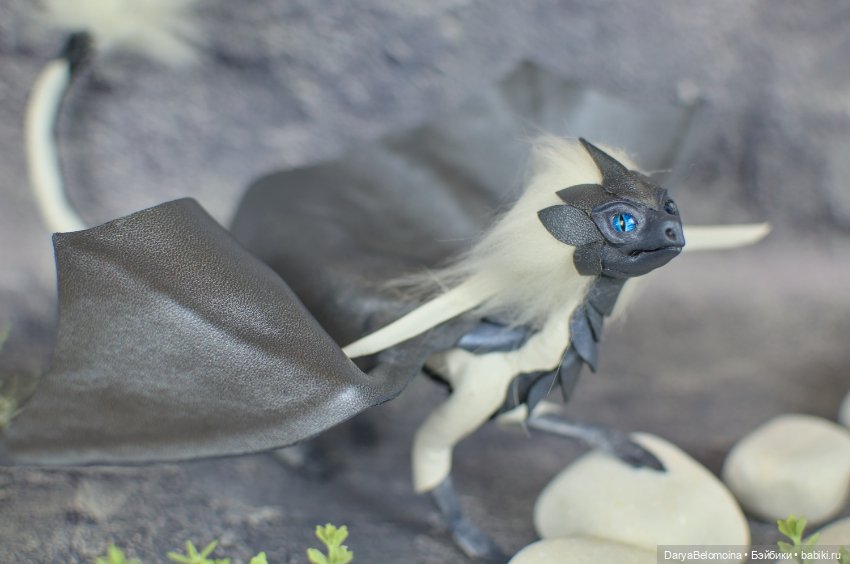 Серебристо-белый дракон — Авторские игрушки (фото 10)