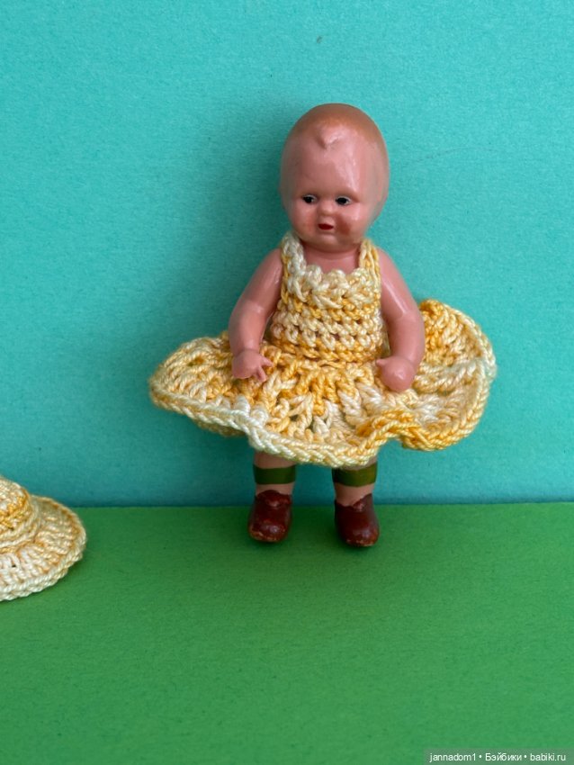 Куколка с рельефными волосами Edi, молд 7 в коричневых ботиночках, высота 7 см (фото 4)