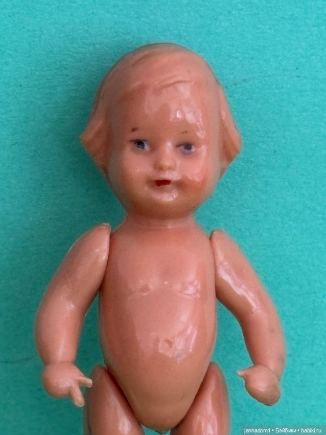 Куколка с рельефными волосами Edi, молд 4/8 в бежевом платье, высота 7 см (фото 5)