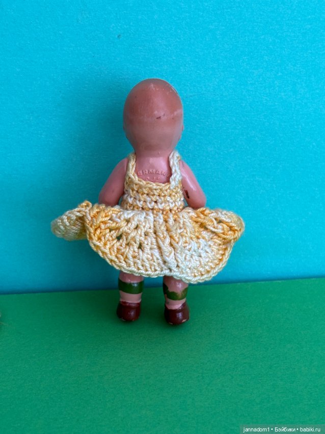 Куколка с рельефными волосами Edi, молд 7 в коричневых ботиночках, высота 7 см (фото 6)