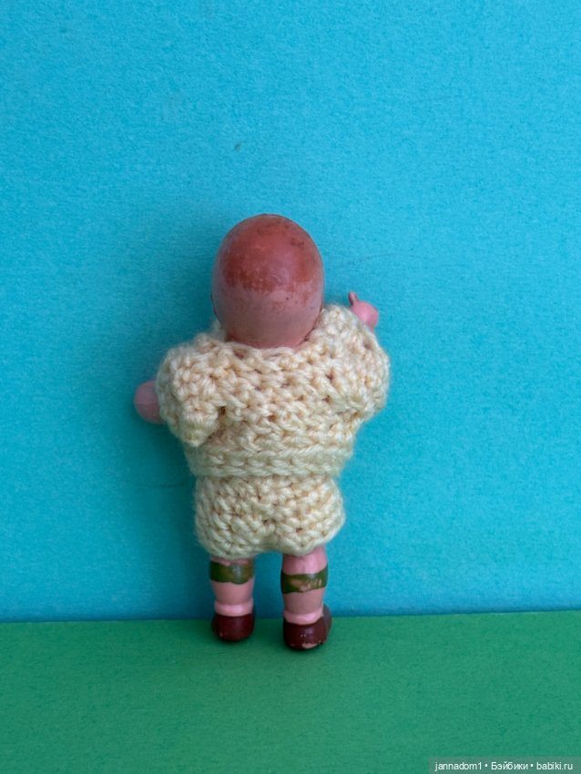 Куколка с рельефными волосами Edi, молд 7 в желтом костюме, высота 7 см (фото 2)