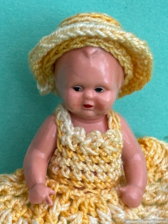 Куколка с рельефными волосами Edi, молд 7 в коричневых ботиночках, высота 7 см (фото 2)