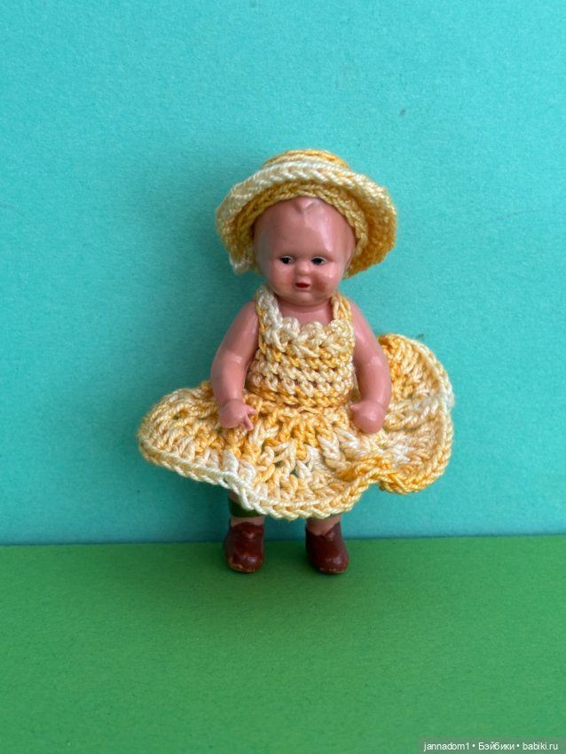 Куколка с рельефными волосами Edi, молд 7 в коричневых ботиночках, высота 7 см