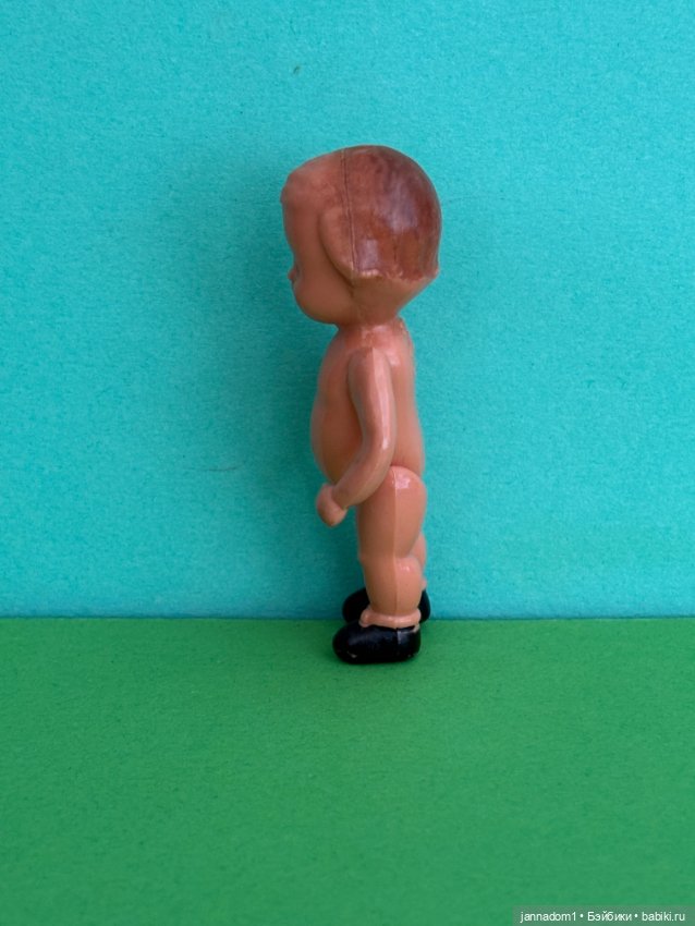 Куколка с рельефными волосами Edi, молд 4/8 в бежевом платье, высота 7 см (фото 3)