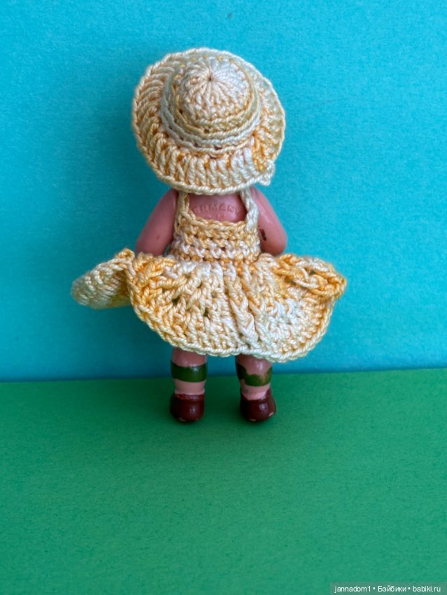 Куколка с рельефными волосами Edi, молд 7 в коричневых ботиночках, высота 7 см (фото 3)