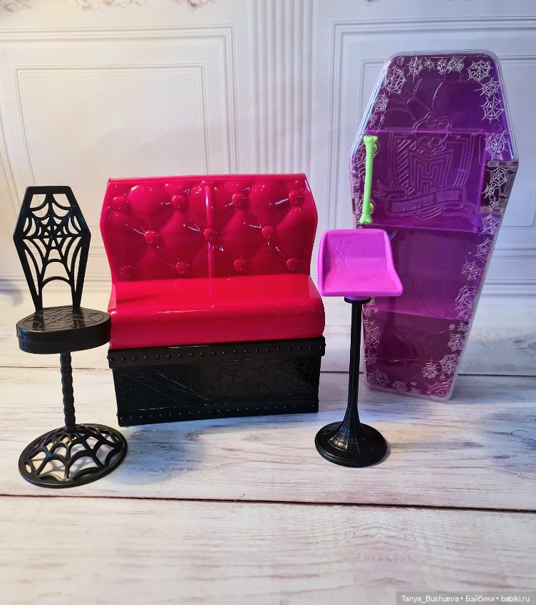Фирменная мебель Monster High